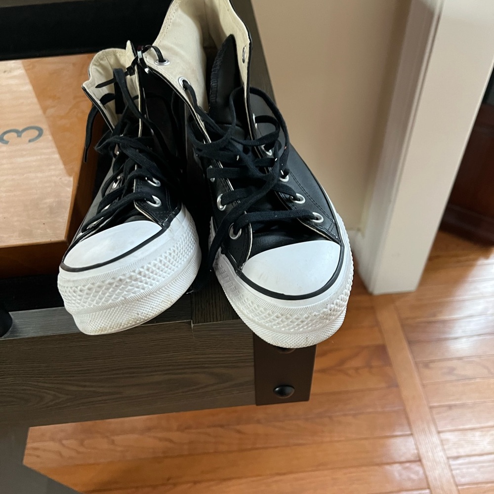 Converse Chuck Taylor All Leather Platform Women’s high top in black